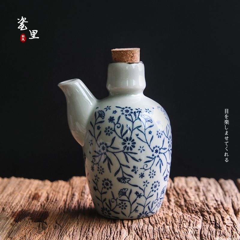 Porcelain kitchen supplies home seasoning pot ceramic soy sauce vinegar bottle Japanese restaurant oil pot seasoning pot seasoning bottle