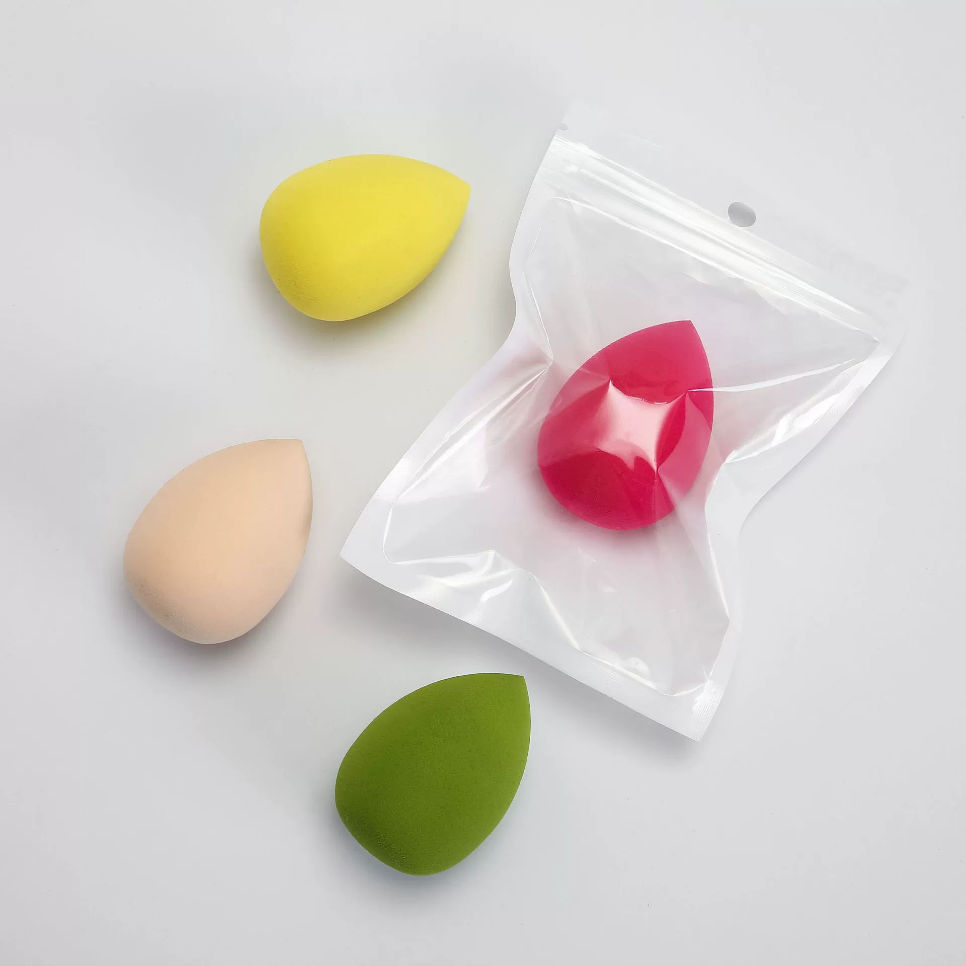 Губка для макияжа каплевидная Beauty Sponge Drop-Shaped, без латекса PU, водяная капля Puff 6×8 см, случайные цвета