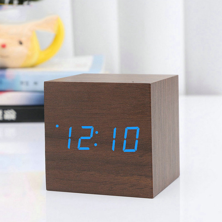 Creativo controlado por voz LED reloj de madera multifuncional despertador de madera regalo del estudiante reloj electrónico reloj de escritorio de fábrica al por mayor