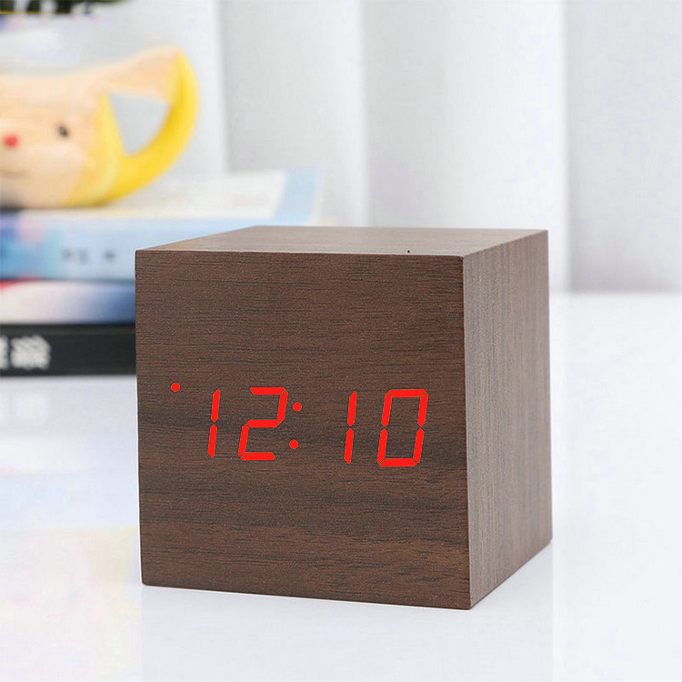 Creativo controlado por voz LED reloj de madera multifuncional despertador de madera regalo del estudiante reloj electrónico reloj de escritorio de fábrica al por mayor