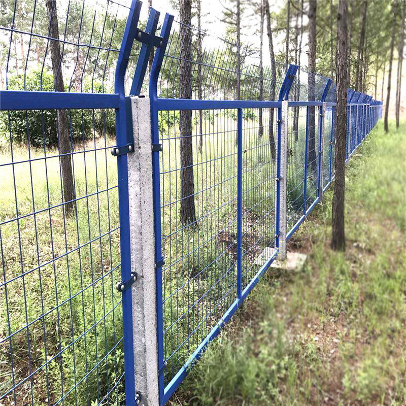 刺绳钩水泥立柱 1.8米高水泥栏片栅栏 铁路金属网片防护栅栏