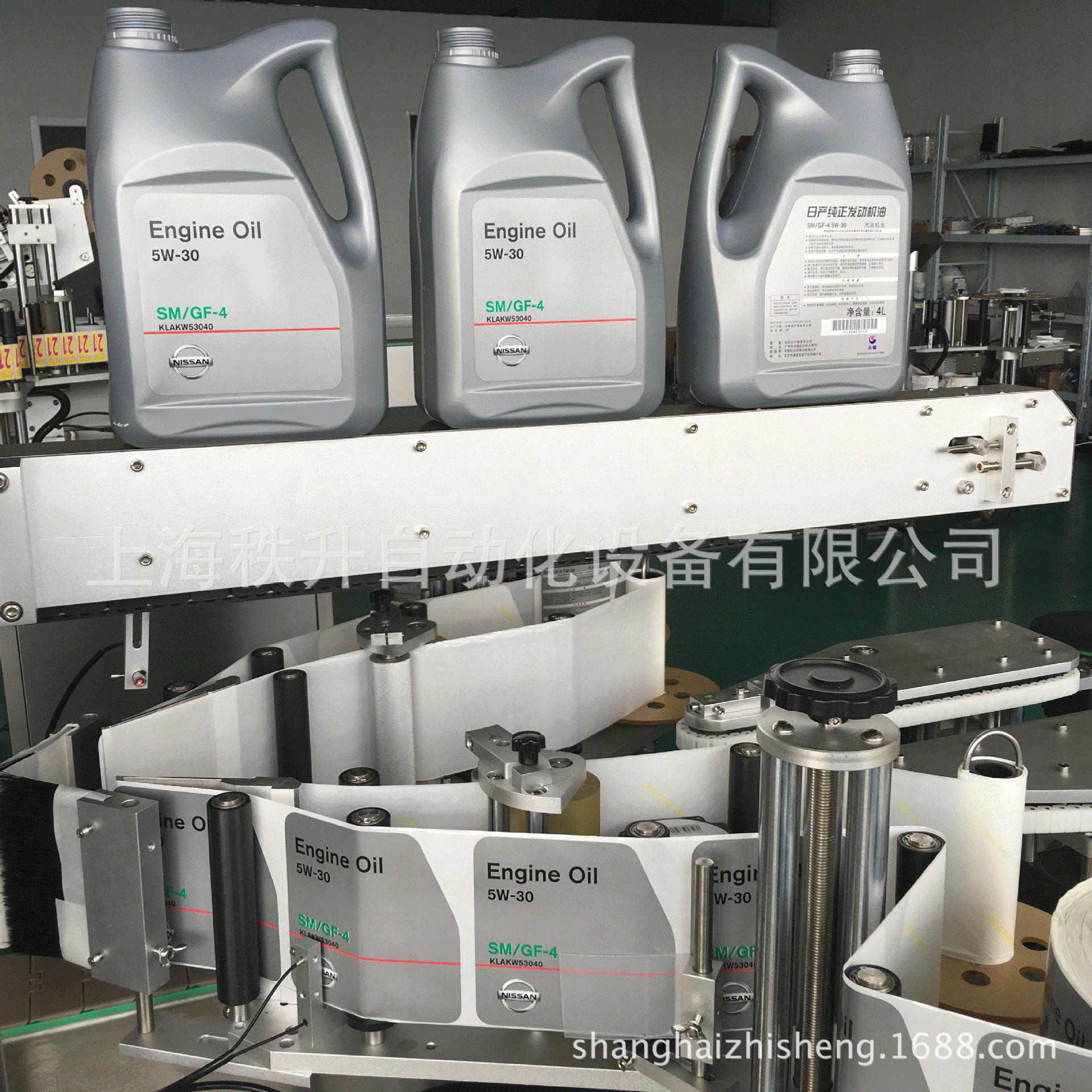 润滑油瓶双面贴标签机器 扁瓶贴商标机器 自动双面贴标机