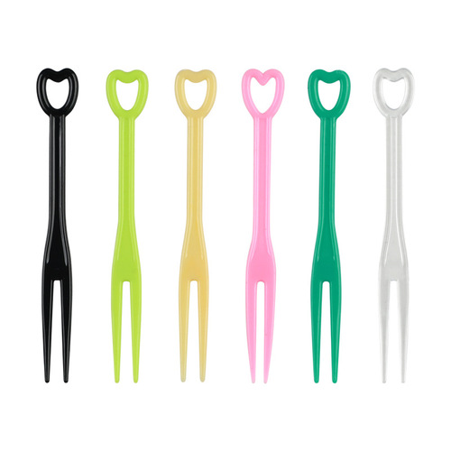 Wholesale disposable fruit spoons household small spoons plastic fruit picks with transparent individual packaging creative heart-shaped spoons