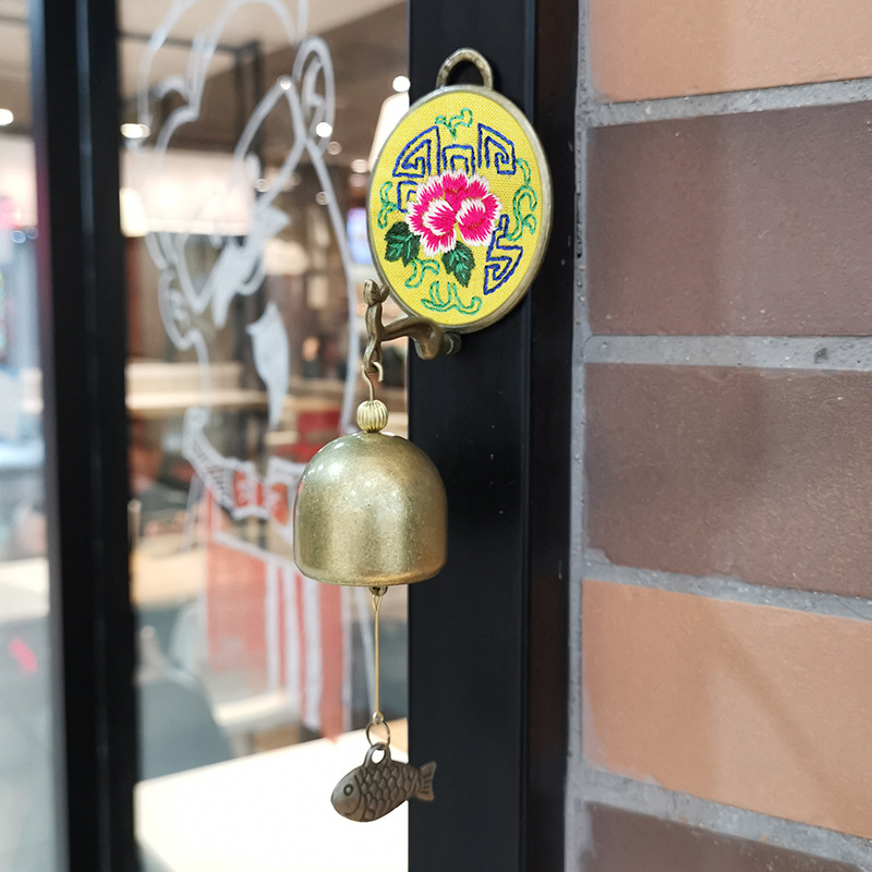 Bordado DIY Bell hecho a mano auto-bordado paquete de material matar el tiempo bordado tridimensional producción timbre colgante decoración campanas de viento