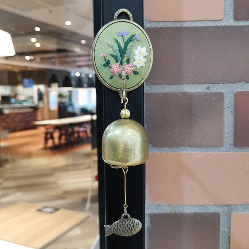 Bordado DIY Bell hecho a mano auto-bordado paquete de material matar el tiempo bordado tridimensional producción timbre colgante decoración campanas de viento