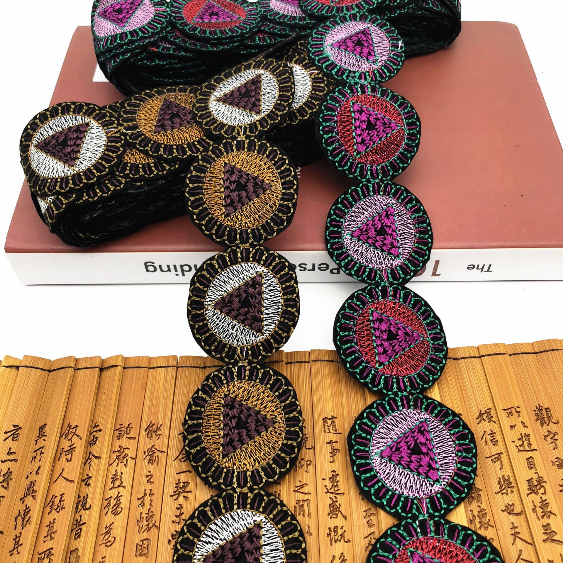 外贸窗帘花边 箱包鞋帽服装辅料 电脑绣花 重工民族刺绣花边批发