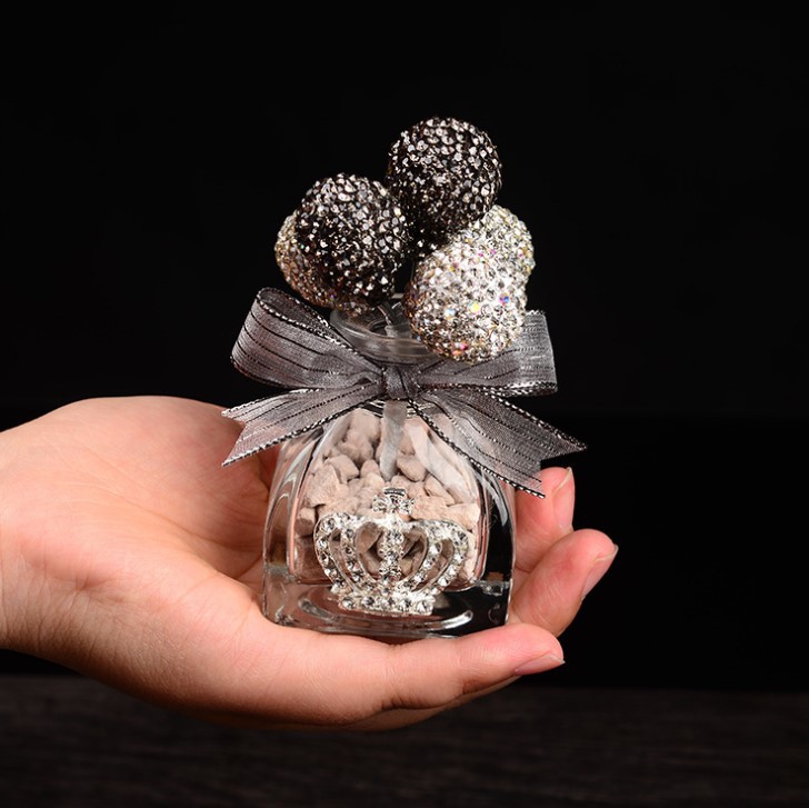 Accesorios creativos para coche, soporte para perfume de coche, adorno de globo con diamantes de imitación, decoración interior de coche, regalo, novedad de 2015