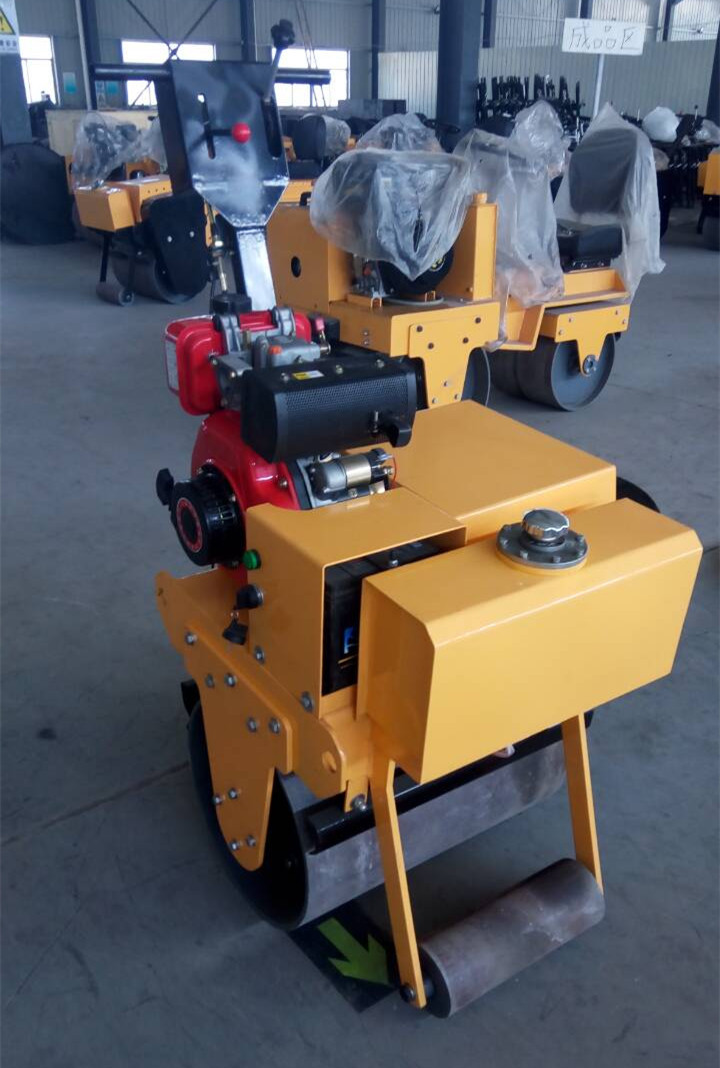 山东金乡华驰工程机械专业销售小型手扶式压路机