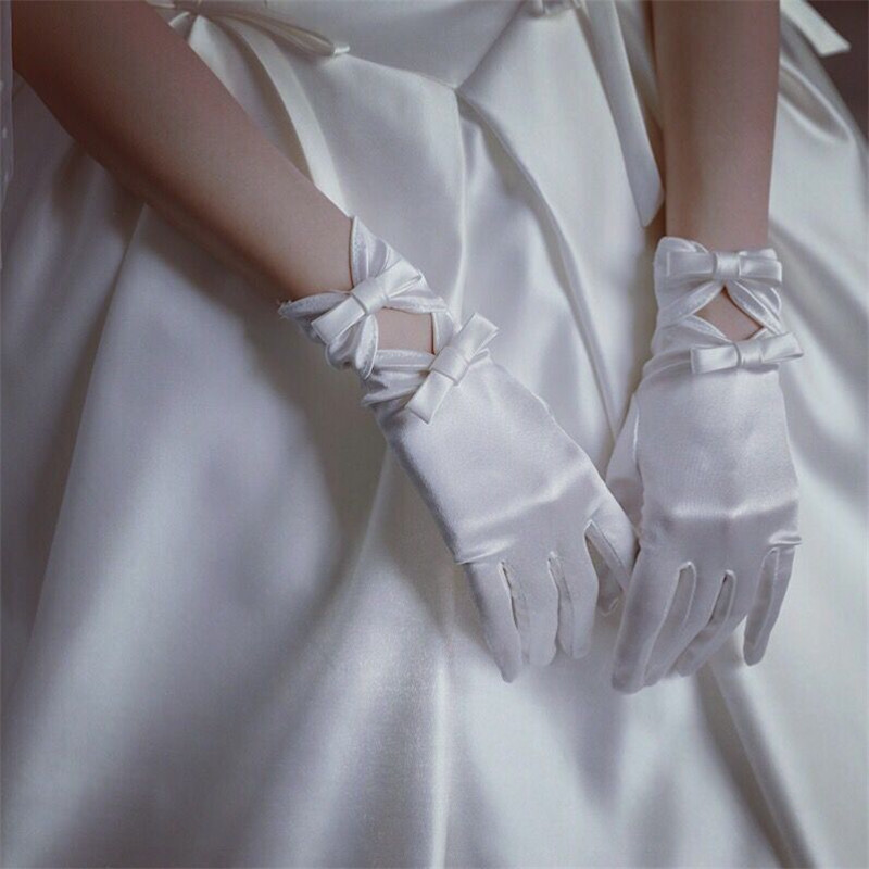 Lace white short gloves for bride with bow