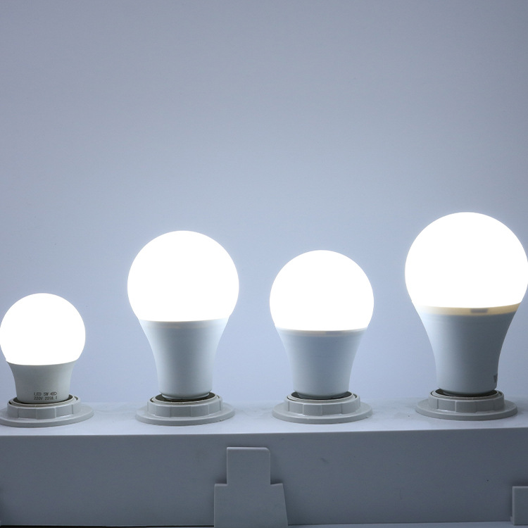 Bombillas LED personalizadas al por mayor, bombilla A de aluminio recubierta de plástico, bombilla LED con luz blanca y amarilla cálida, alto brillo, base de rosca E27, blanco cálido, súper brillante
