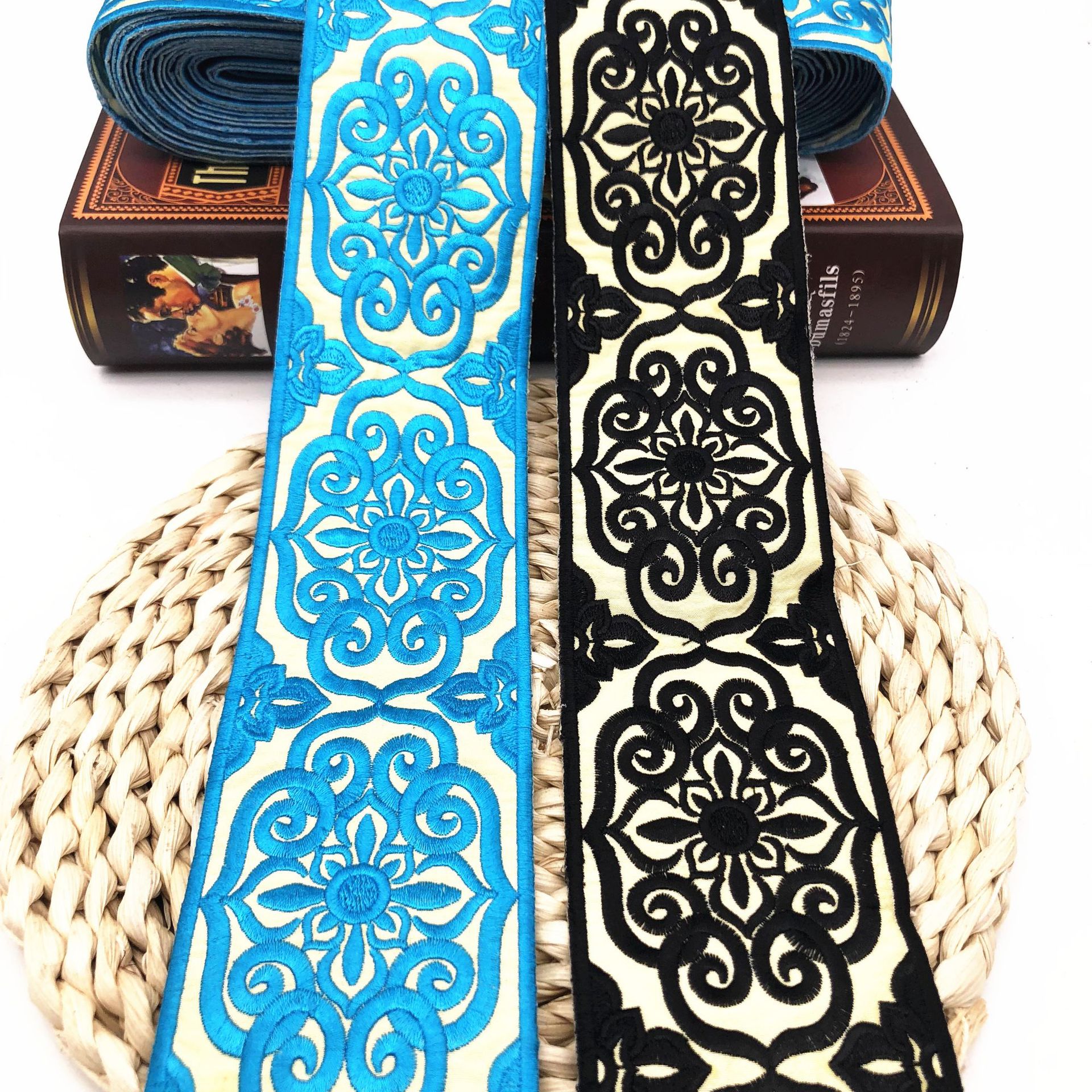 精美外贸窗帘女装辅料 彩色电脑绣花 涤纶丝 古复式花边 织带批发