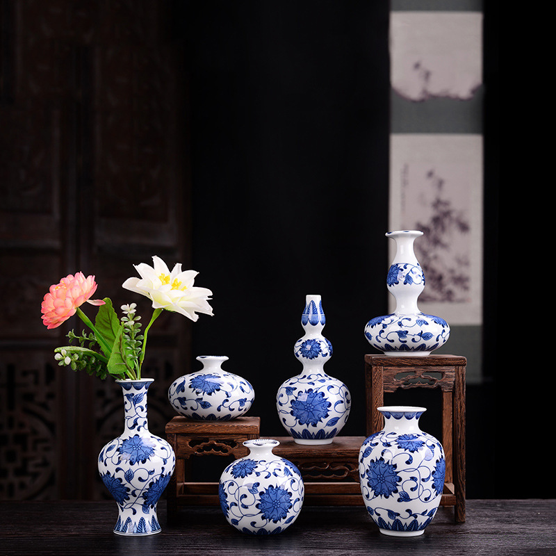 New Blue and White Porcelain Vase Ceramic Vintage Small Flower Vessel Flower Tea Ceremony Accessories Classical Home Decoration Ornaments