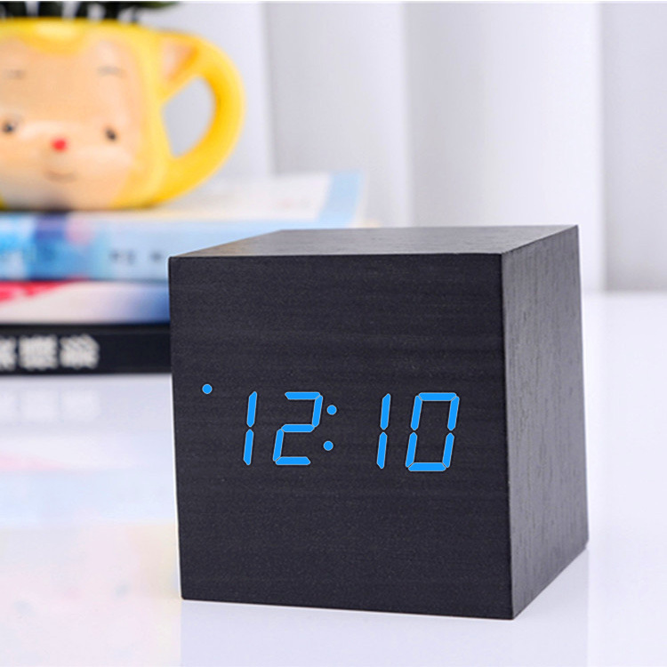 Creativo controlado por voz LED reloj de madera multifuncional despertador de madera regalo del estudiante reloj electrónico reloj de escritorio de fábrica al por mayor