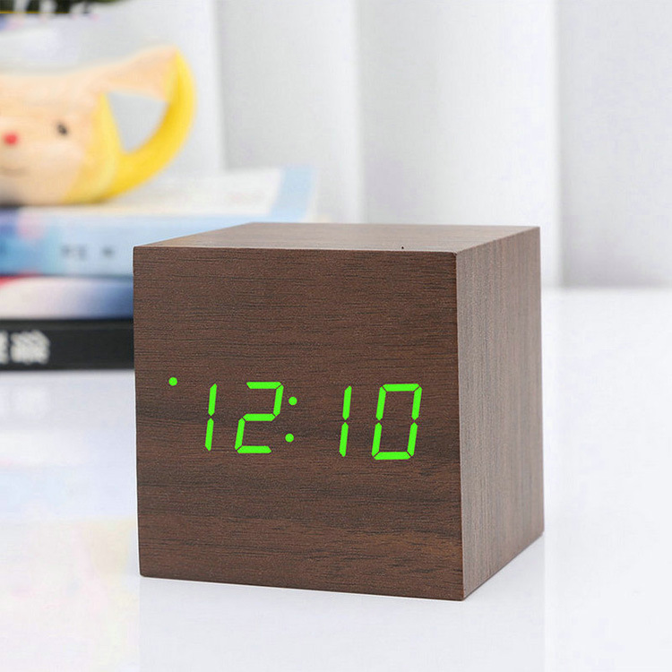 Creativo controlado por voz LED reloj de madera multifuncional despertador de madera regalo del estudiante reloj electrónico reloj de escritorio de fábrica al por mayor