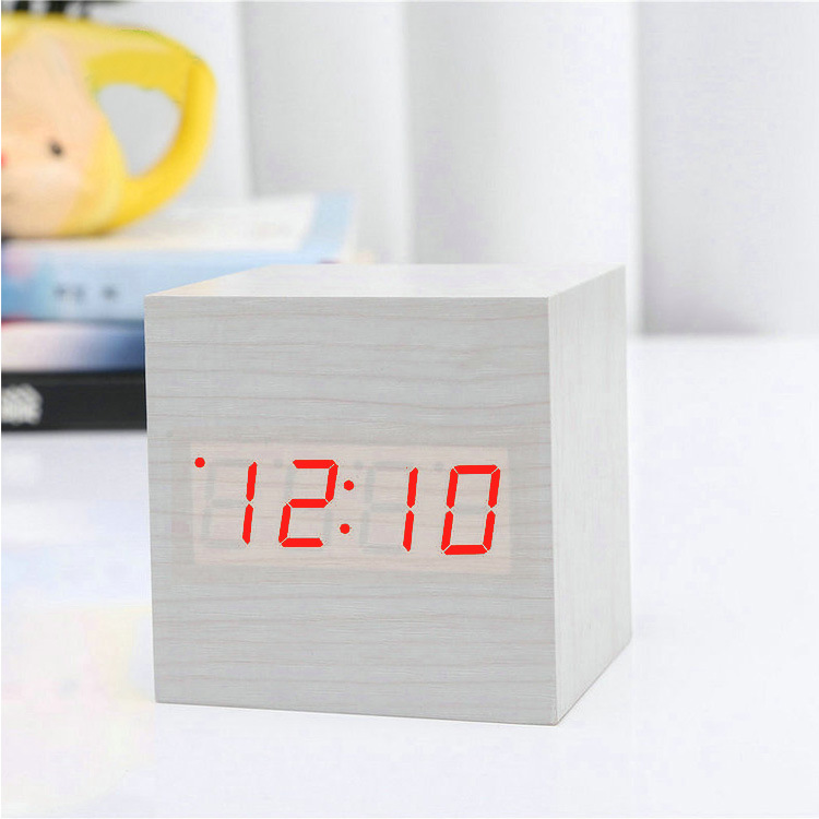 Creativo controlado por voz LED reloj de madera multifuncional despertador de madera regalo del estudiante reloj electrónico reloj de escritorio de fábrica al por mayor