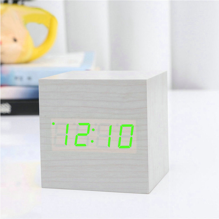 Creativo controlado por voz LED reloj de madera multifuncional despertador de madera regalo del estudiante reloj electrónico reloj de escritorio de fábrica al por mayor