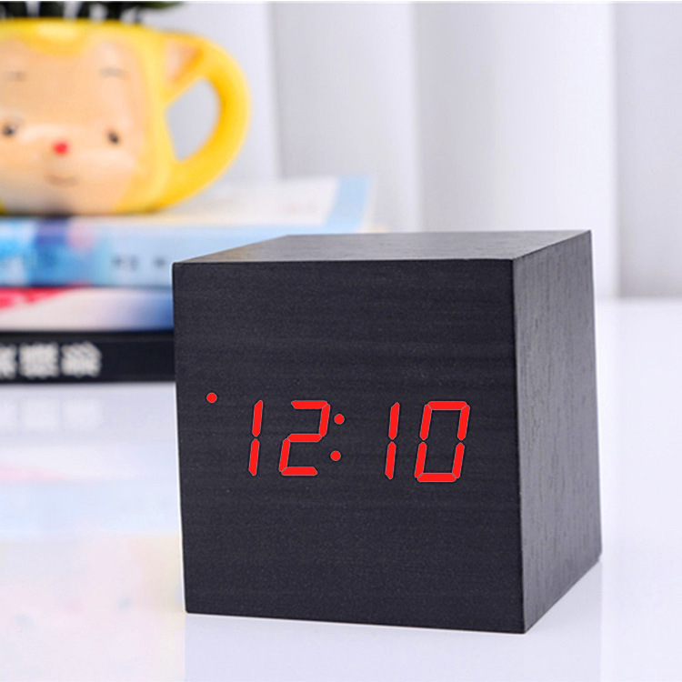 Creativo controlado por voz LED reloj de madera multifuncional despertador de madera regalo del estudiante reloj electrónico reloj de escritorio de fábrica al por mayor