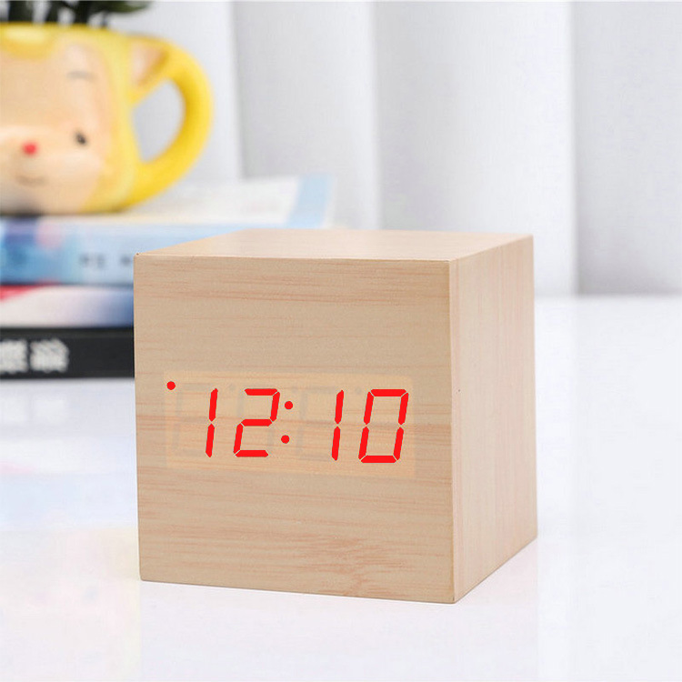 Creativo controlado por voz LED reloj de madera multifuncional despertador de madera regalo del estudiante reloj electrónico reloj de escritorio de fábrica al por mayor
