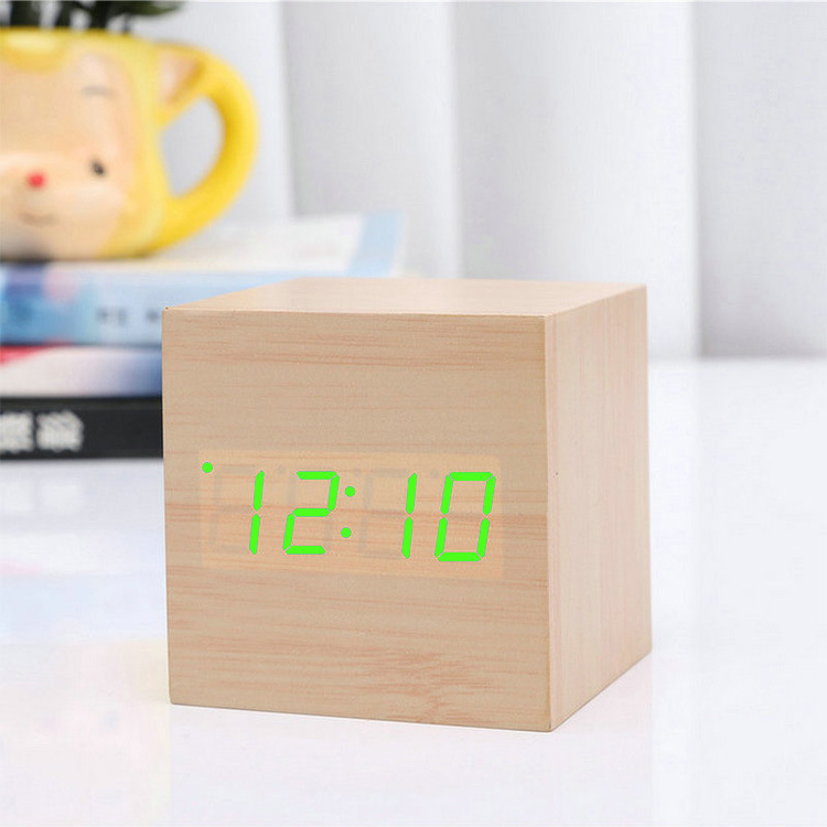 Creativo controlado por voz LED reloj de madera multifuncional despertador de madera regalo del estudiante reloj electrónico reloj de escritorio de fábrica al por mayor