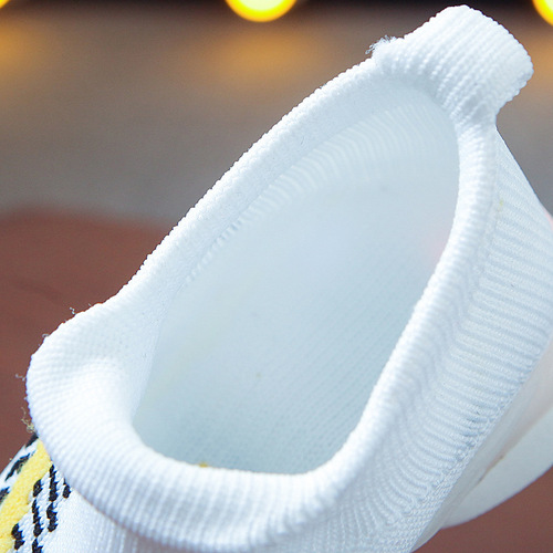 LED light socks shoes for boys and girls 2019 autumn and summer new breathable fly woven sports shoes shoes feather luminous shoes
