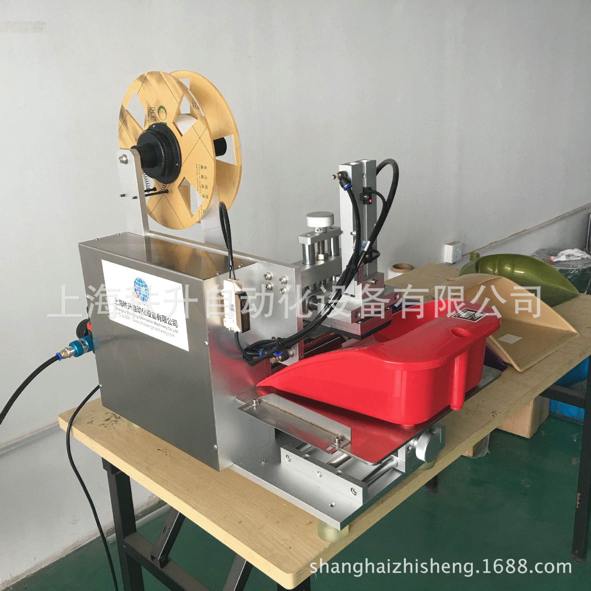 半自动贴标机 扁瓶贴商标机 盖子贴标签机器 贴标机生产厂家