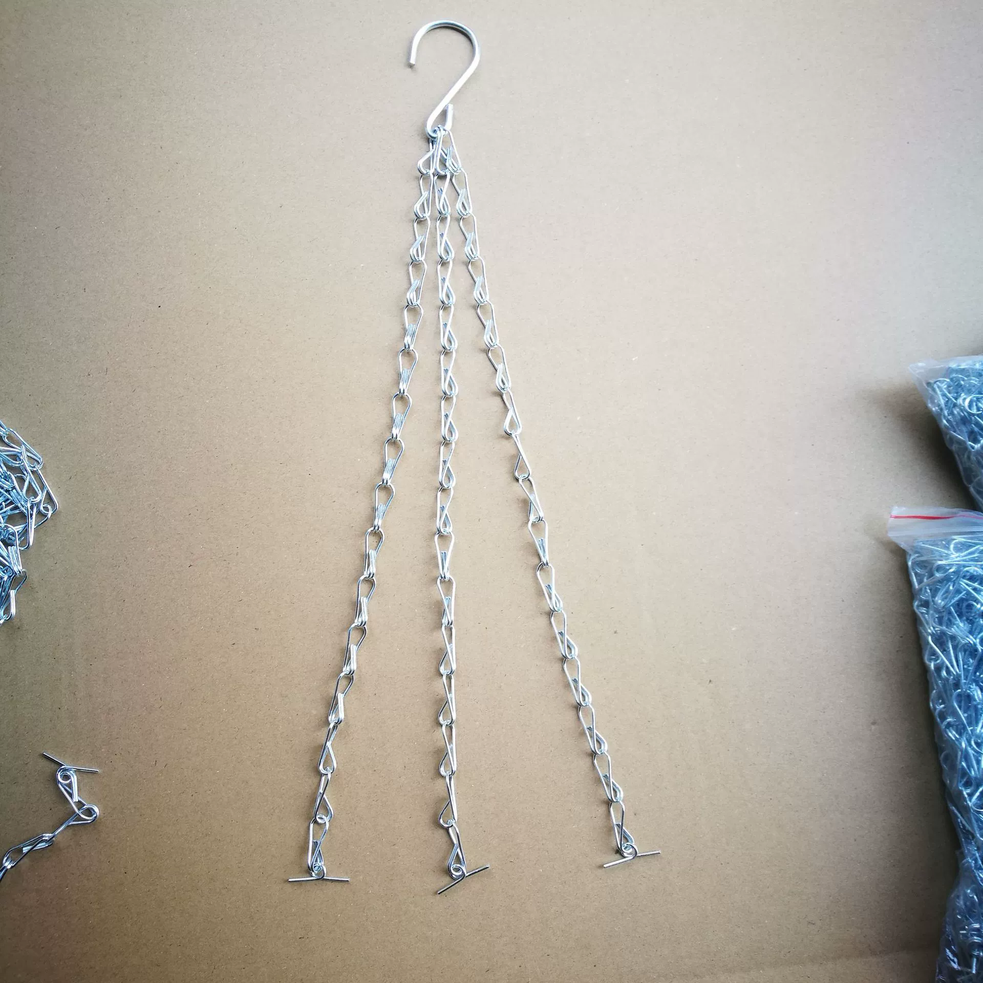 Chlorophyllum Chlorophytum Абсорбирующий пластиковый крючок для цветочного горшка Подвесной инструмент Подвесной крючок для горшка Крюк Железный крючок Крюк