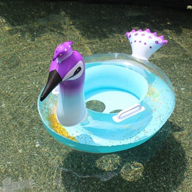 游泳圈;游泳池;宠物浴池