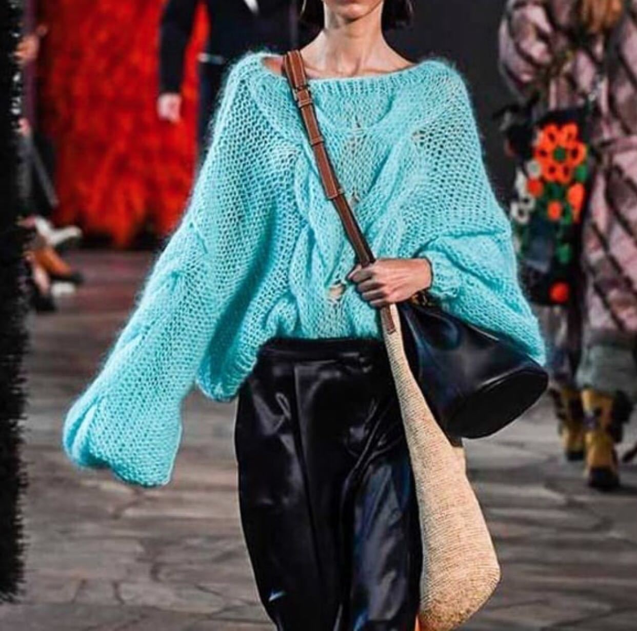 2023欧洲站新款马海毛粗棒针手织麻花百搭毛衣女sweater