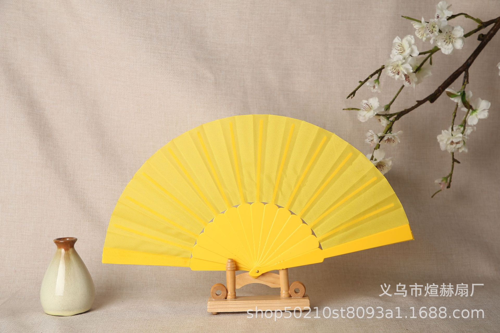 Color puro comercio exterior clásico blanco plano plástico para mujer abanico plegable abanico plegable fabricante de baile al por mayor abanico de verano