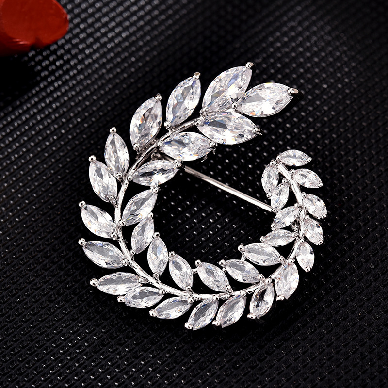Modieuze zirkonia olijftak broche voor dames_voghion.com