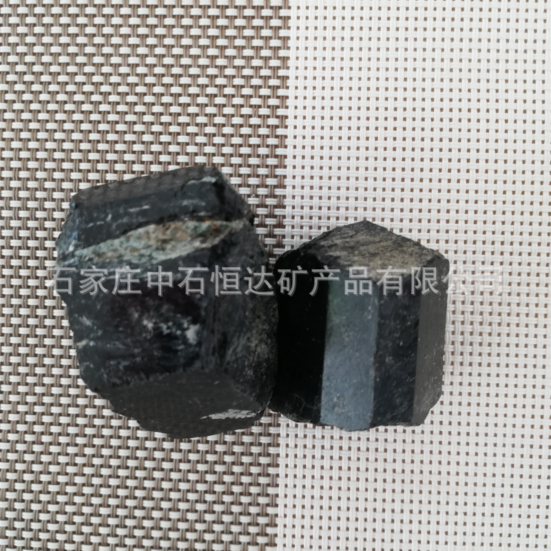 厂家供应 电气石原石颗粒 大量现货 水处理单晶体电气石