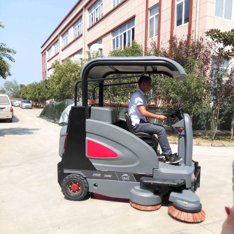高美S1900驾驶式扫地机车间市政物业环卫道路垃圾清扫车清洁车