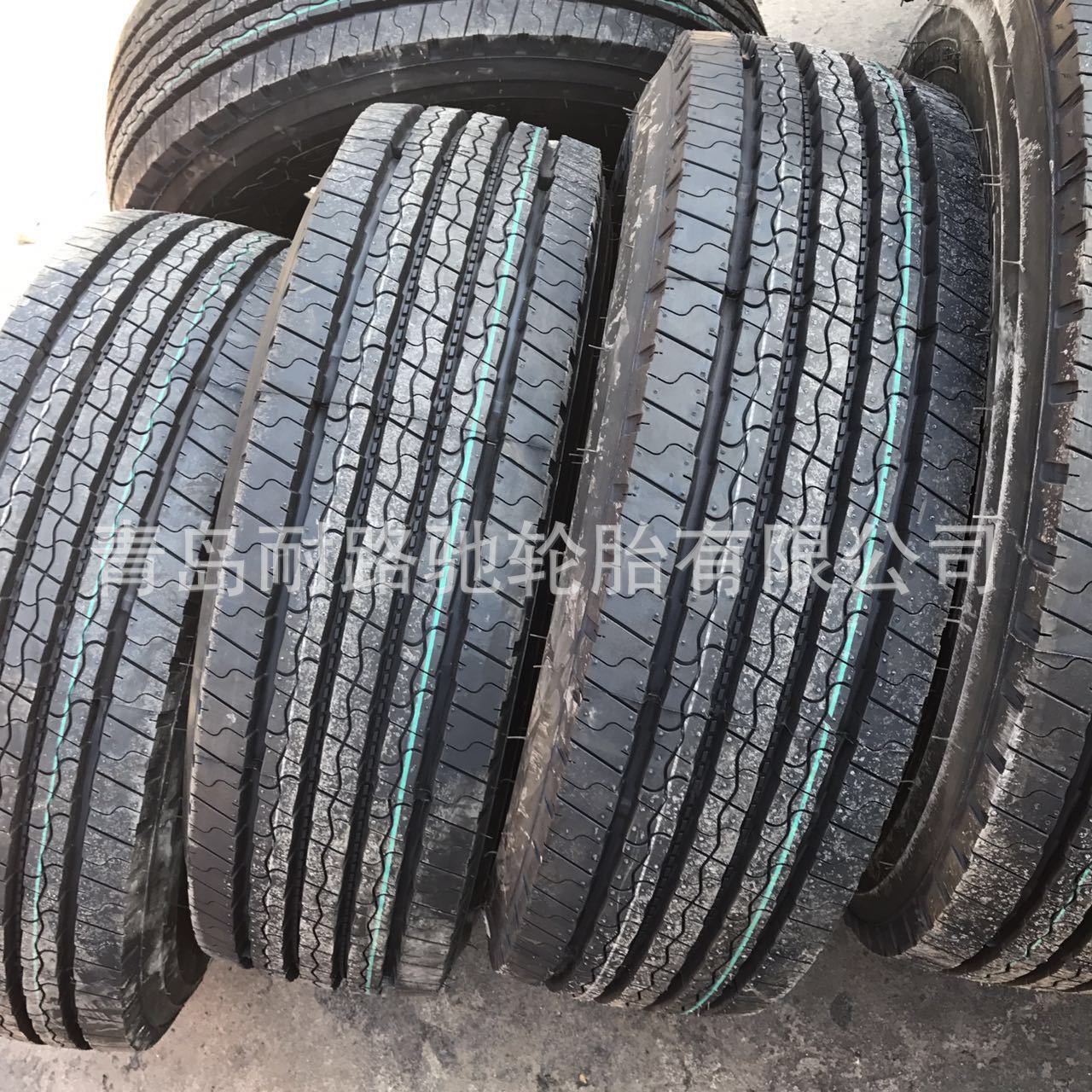 厂家供应平板拖车轮胎205/75R17.5卡车钢丝真空轮胎