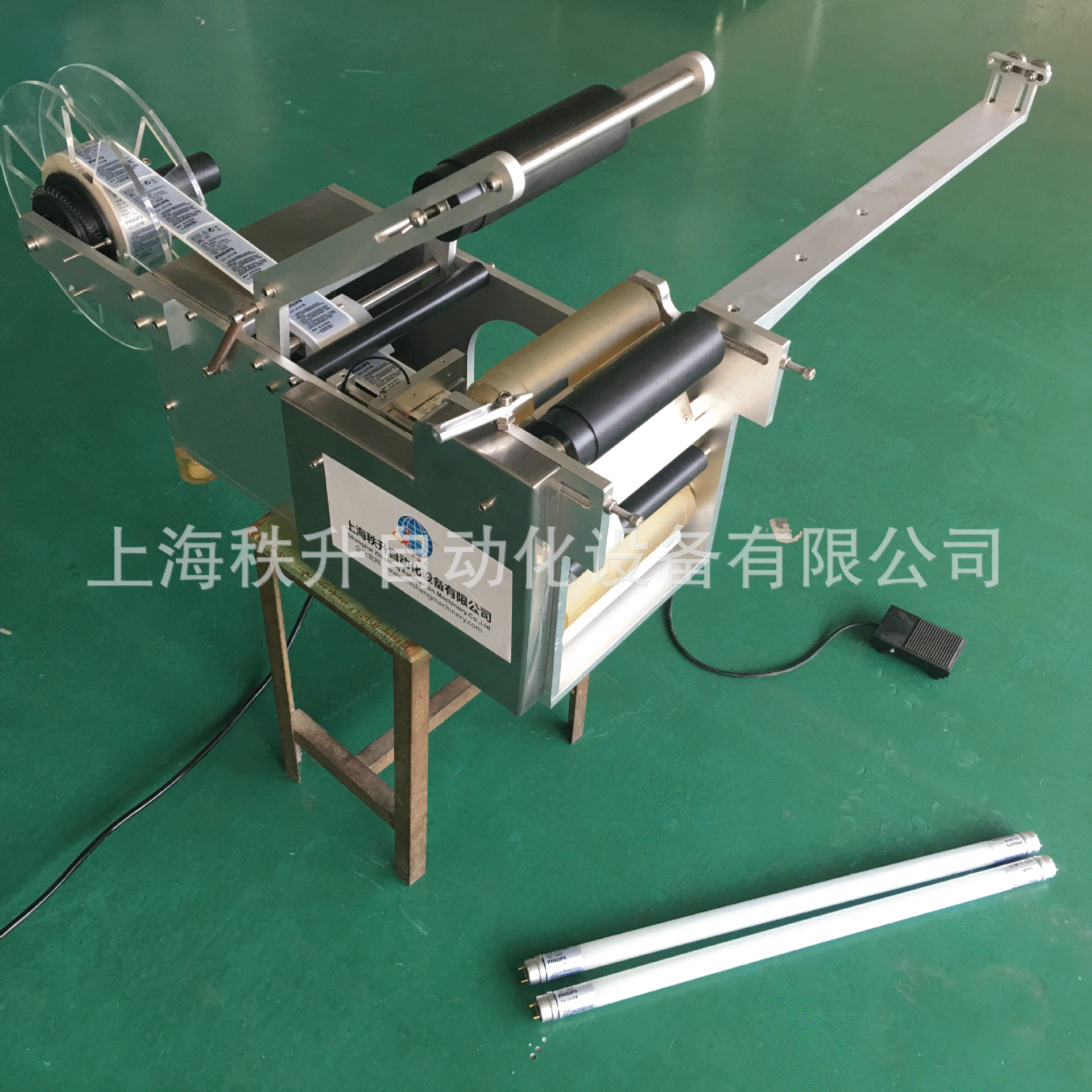 灯管半自动贴商标机器 管子贴标签机 贴标机 半自动圆瓶贴标机