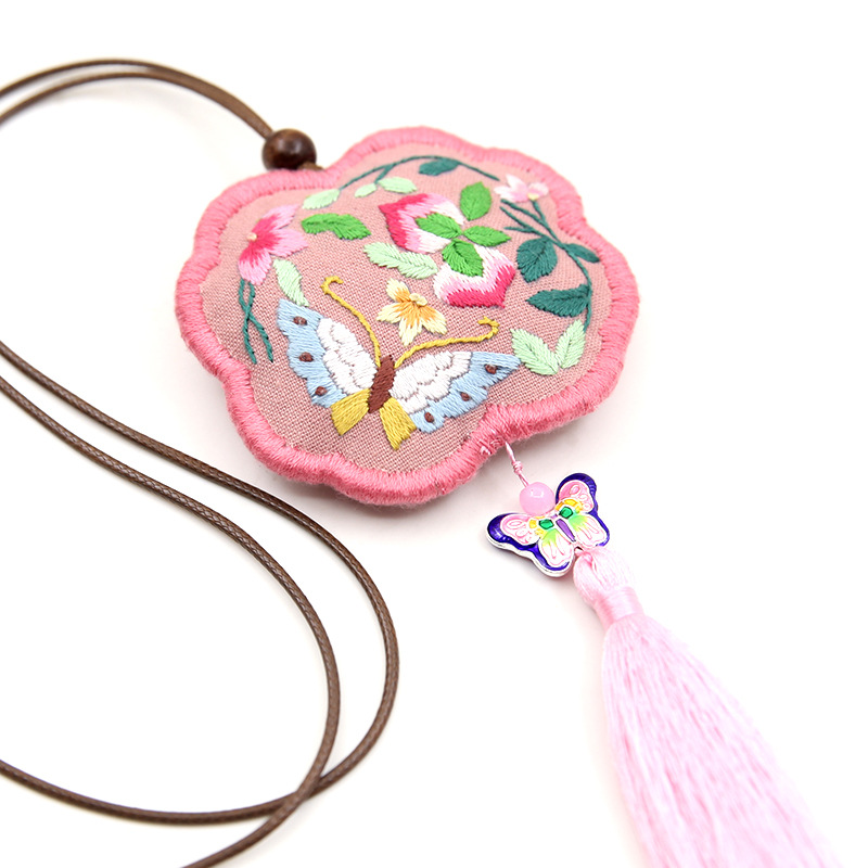 Nuevo Lu Bordado Diy Paquete de material hecho a mano Bordado Bolsita creativa Regalo de punto de cruz Bolsita colgante de estilo antiguo