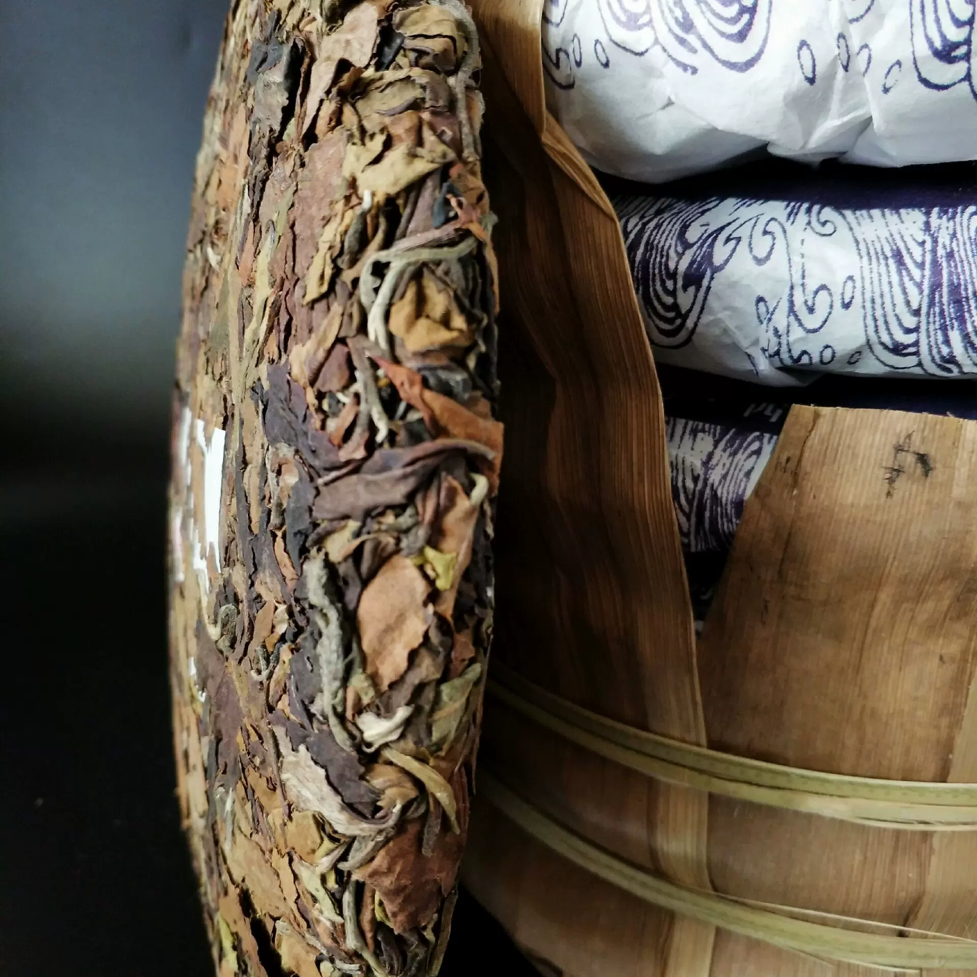 厂家加工定制云南白茶 2020年原料七子饼茶357克非月光白大树白茶