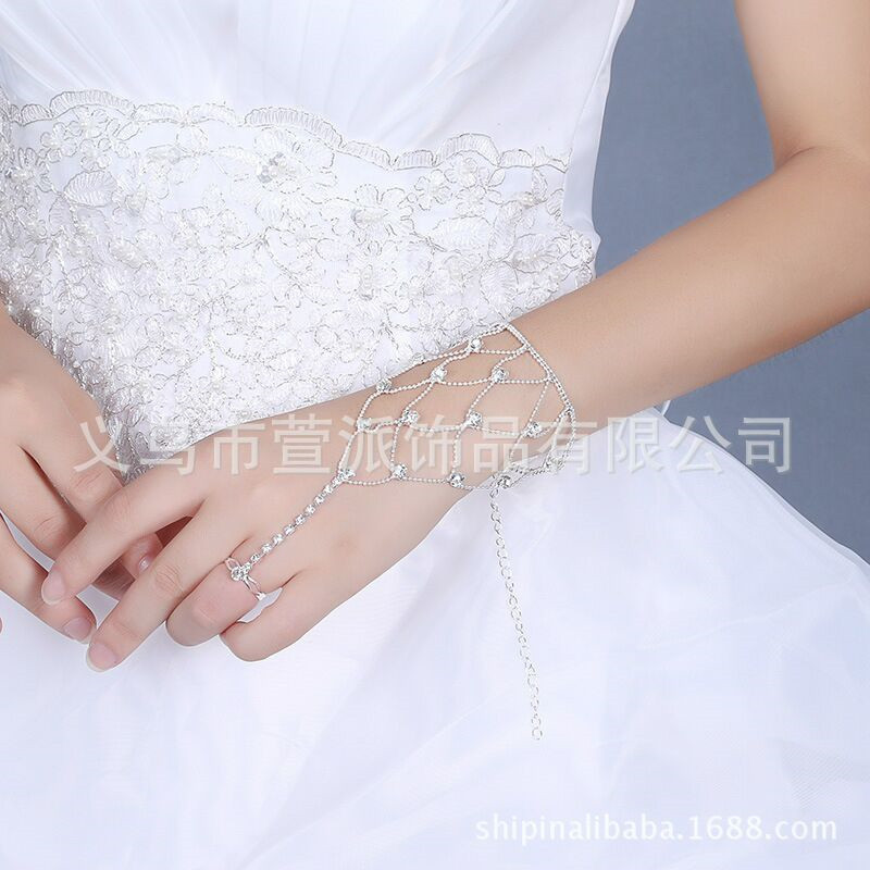 1 fábrica al por mayor de Corea anillo de cadena nupcial integrado accesorios de diamantes de imitación grande etapa joyería de la boda joyería de la mano de la cadena trasera