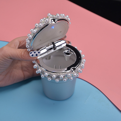 Cross-border car ashtray for girls, creative diamond-encrusted car interior accessories, pearl ashtray, LED lighting
