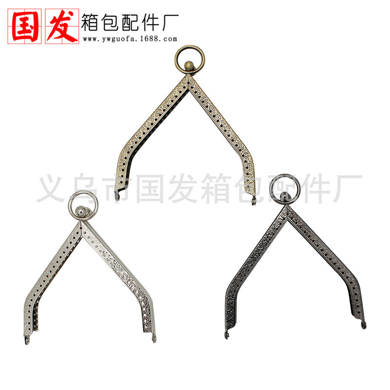 Sin stock, para hacer productos: 11cm relieve casa oro triángulo trapezoidal bolsas de teléfono móvil accesorios bolsas de oro