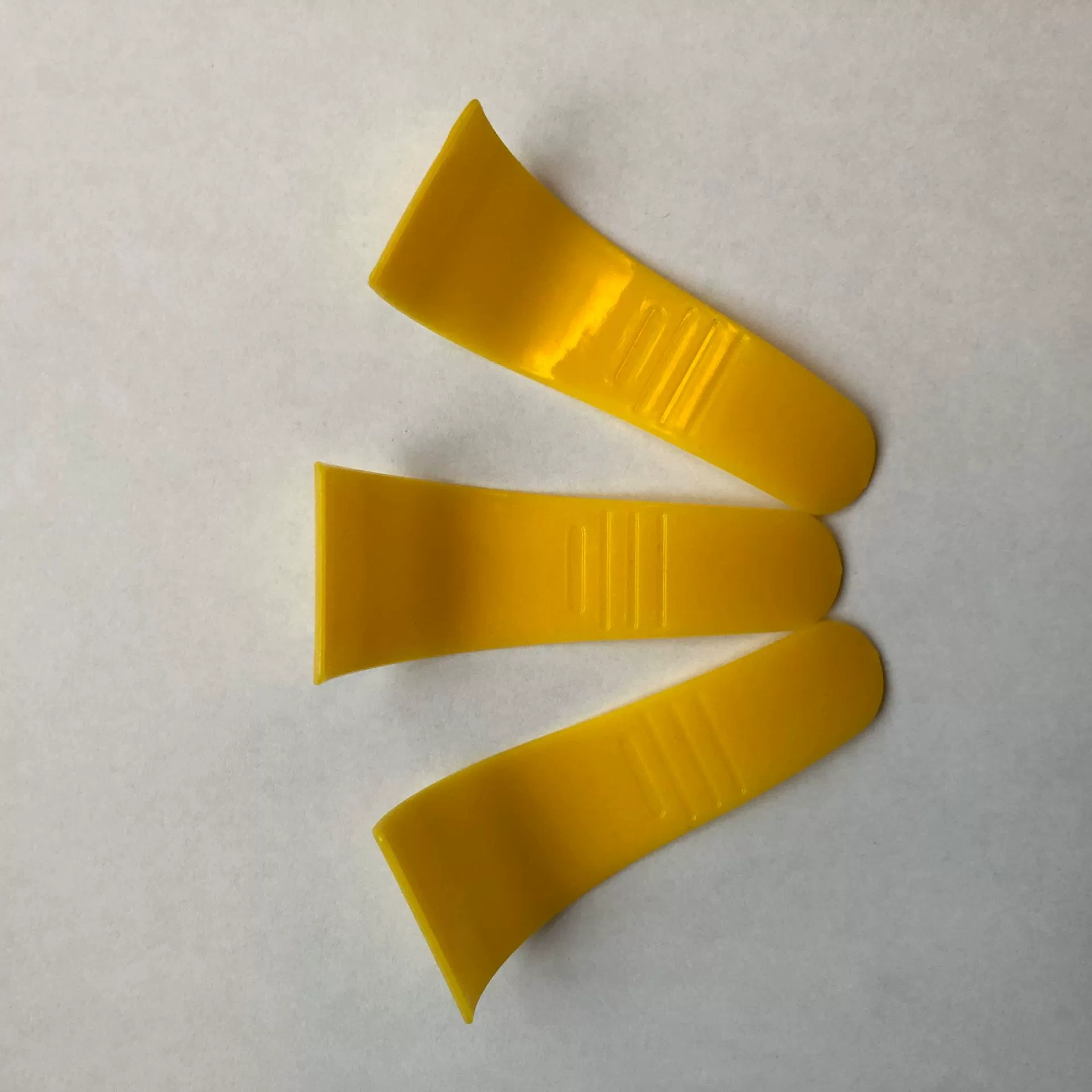 Оптовая продажа косметических инструментов от производителя: скребок для депиляционного крема, утолщенный скребок из полипропилена, скребок для удаления волос.