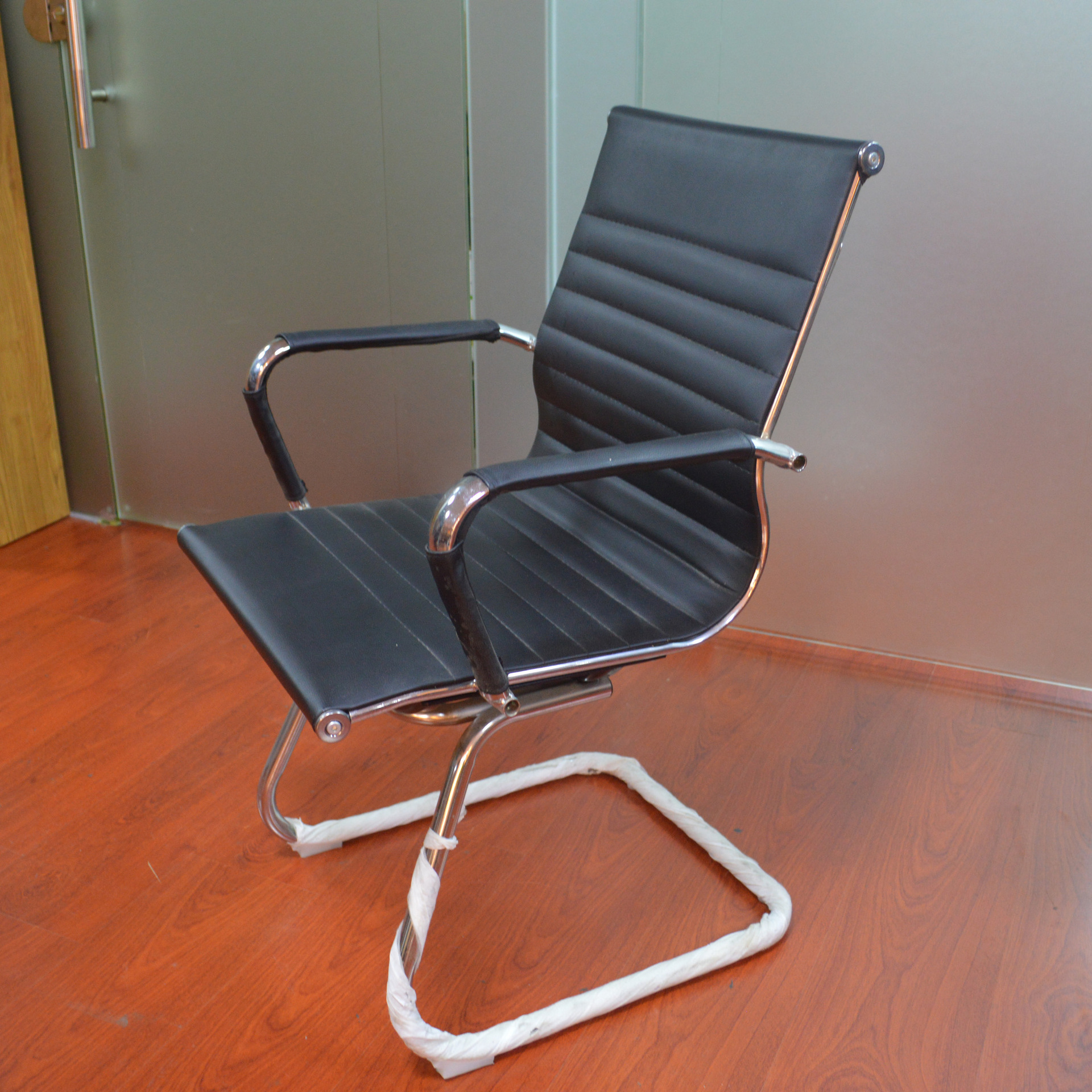 酒店设计师四季总经理椅子靠背电脑椅办公室工学工字带靠背老板椅