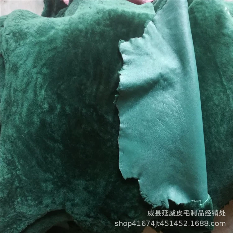 Производитель производит утолщенные материалы для обуви из овчины и овечьей шерсти, а также кожу для подкладки обуви, которые можно окрашивать.