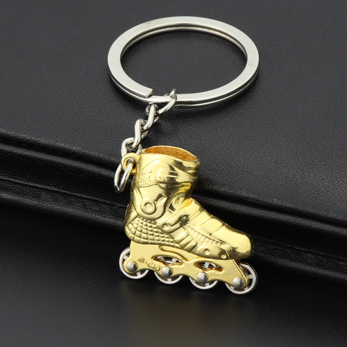 Creative skate shoe keychain, fashionable skate shoe pendant buckle, student gift roller shoe gift bag pendant
