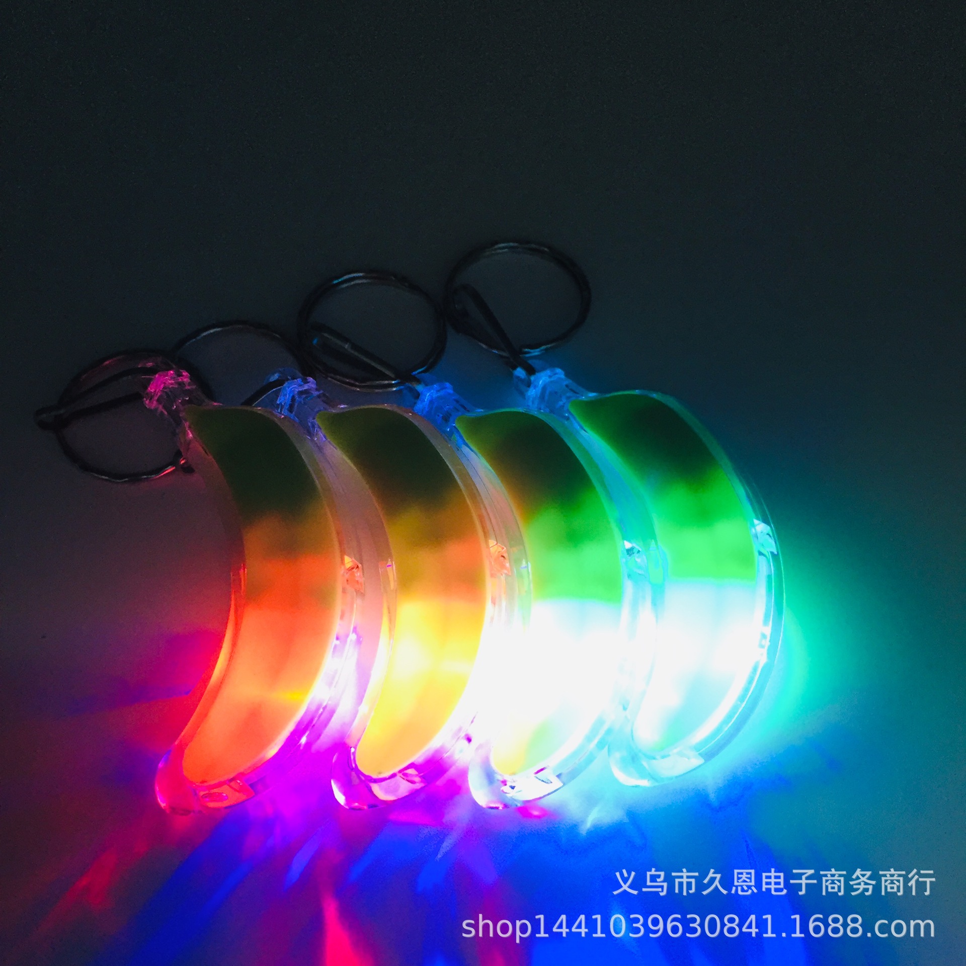 Simulación transfronteriza LED luminoso plátano llavero colgante de plástico bolsa de accesorios de juguete luminoso pequeño regalo al por mayor