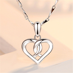 Korean Hot Selling Heart-Shaped Pendant Necklace Girl's Collarbone Chain Temperament Simple Love Interwoven Pendant Intersected Love Pendant
