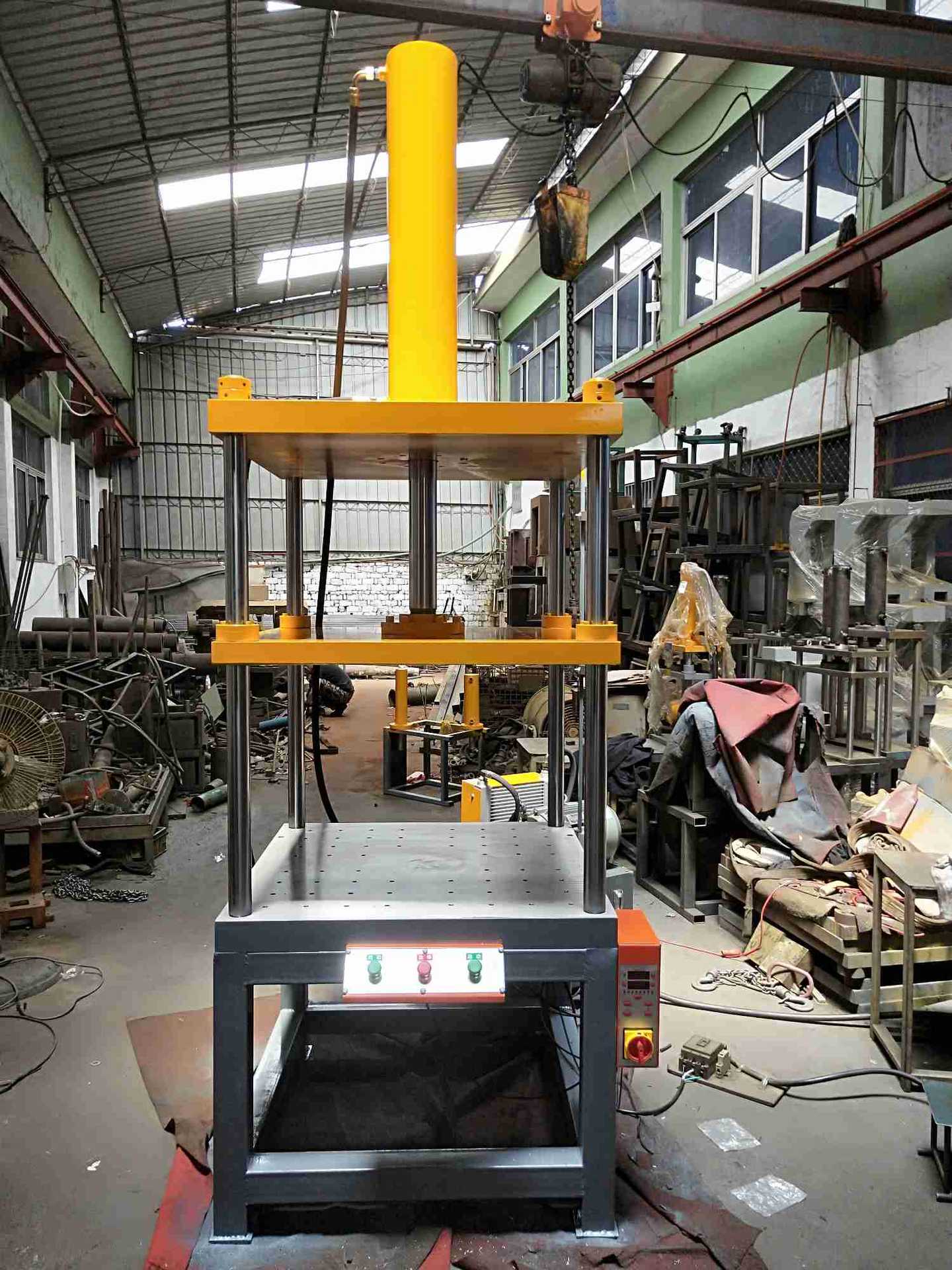 四柱液压机，大台面液压机，定做液压机，定制液压机