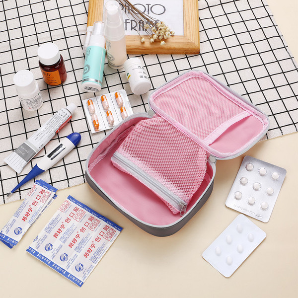 Organizer bag for traveling
