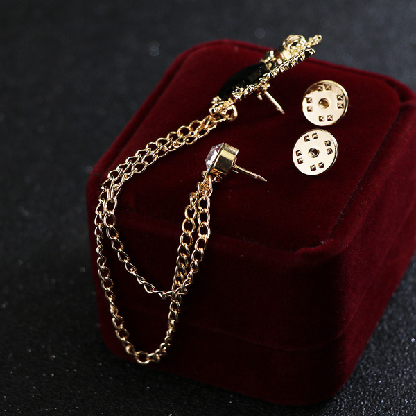 retro brooch