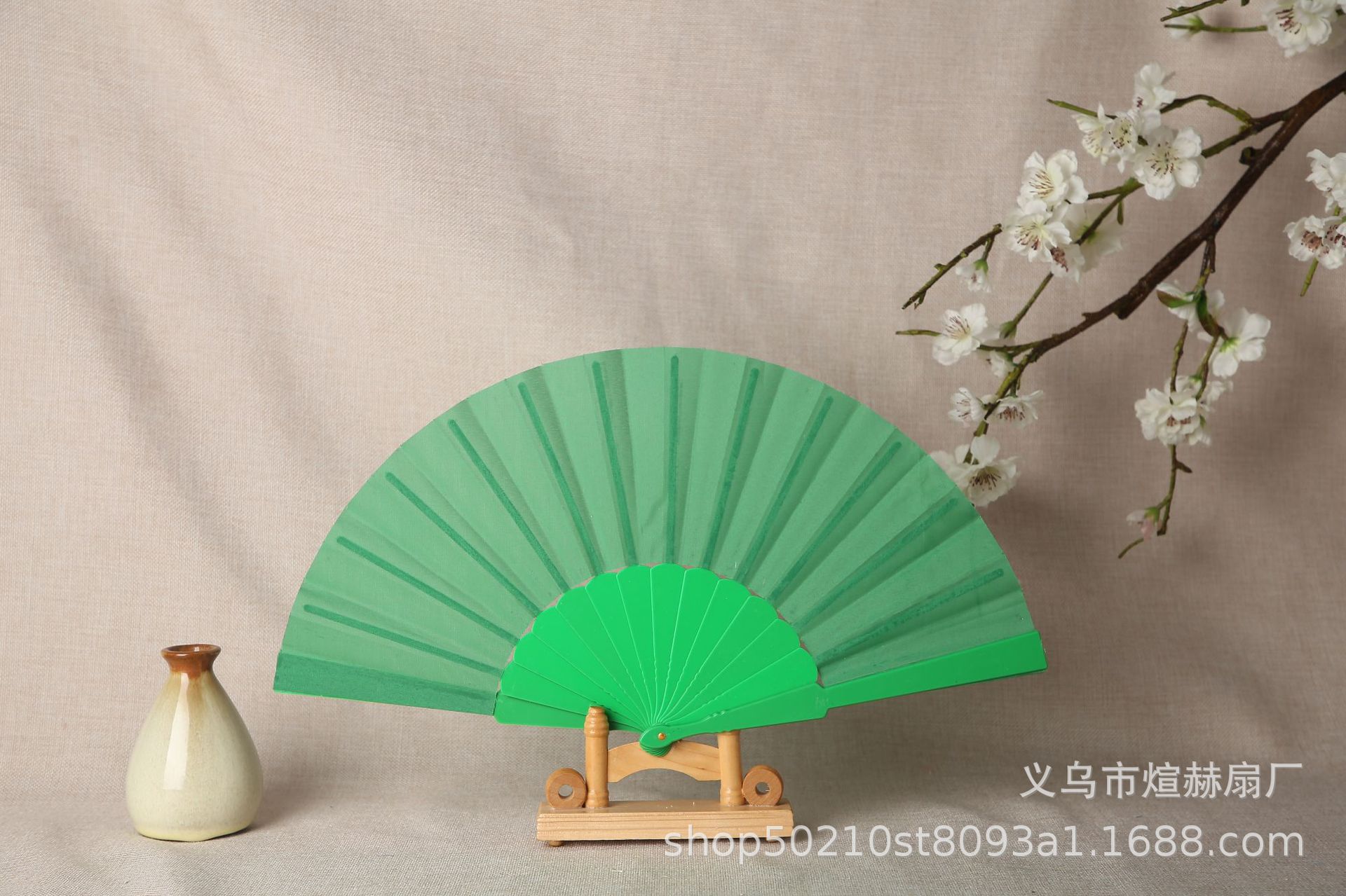 Color puro comercio exterior clásico blanco plano plástico para mujer abanico plegable abanico plegable fabricante de baile al por mayor abanico de verano