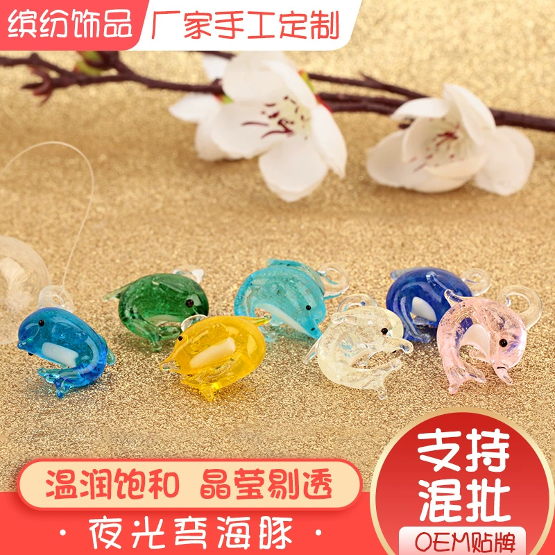 Прямые поставки с фабрики: стеклянные миниатюрные поделки, креативные ручные украшения, светящиеся изогнутые подвески в виде дельфинов из серии "Океан".